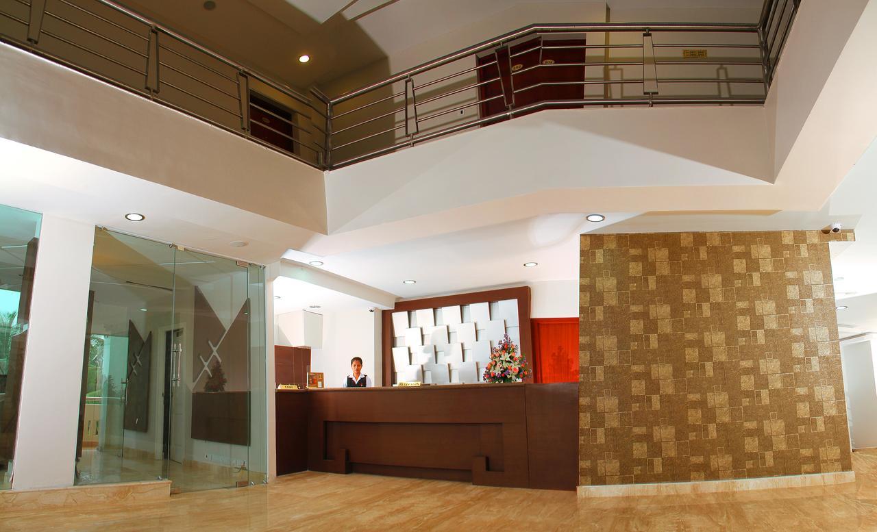Hotel Polariz Parassinikkadavu Bagian luar foto