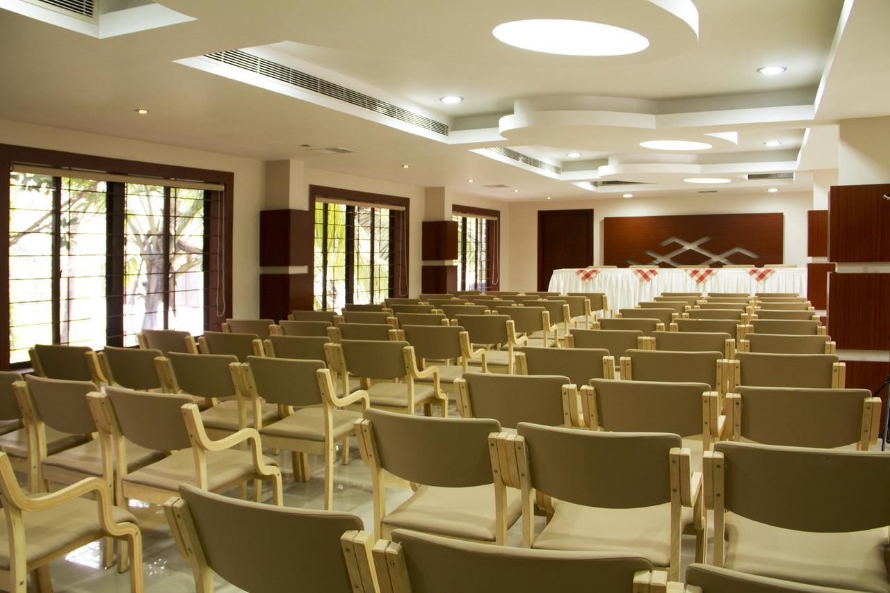 Hotel Polariz Parassinikkadavu Bagian luar foto